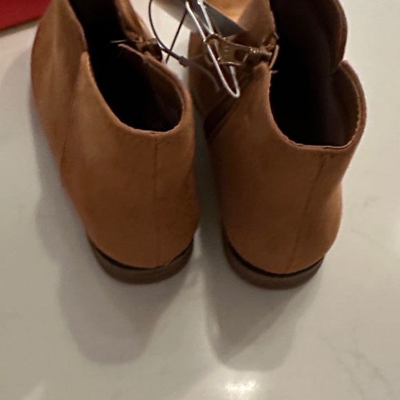 Cat & Jack Tan Kids Boots with Side Zipper - Picture 4 of 5